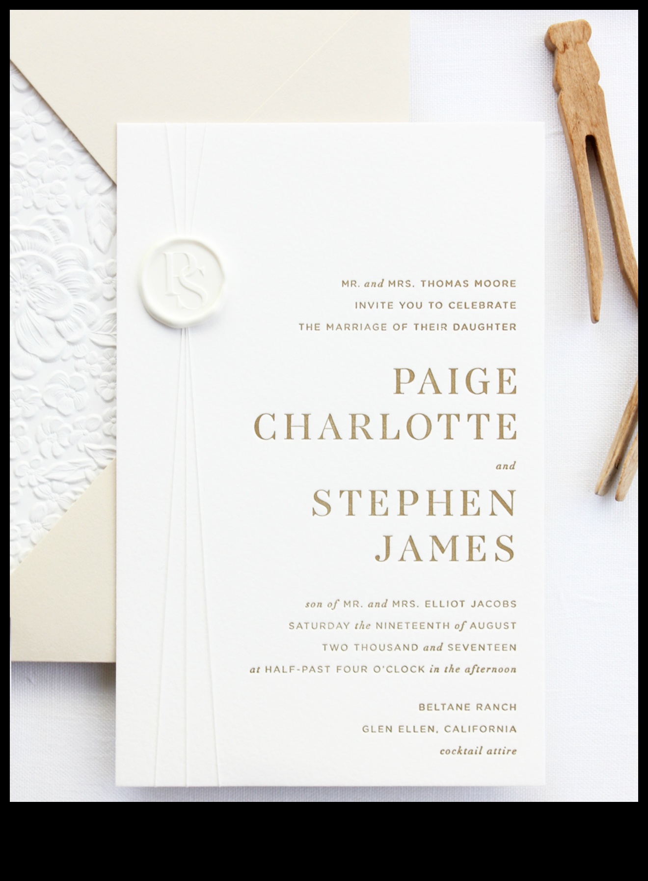 Radiant Reveals: izstrādāti kāzu ielūgumi