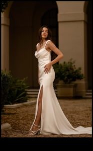 Pilsētas ainava Glam: modernas līgavas elegances gludi silueti