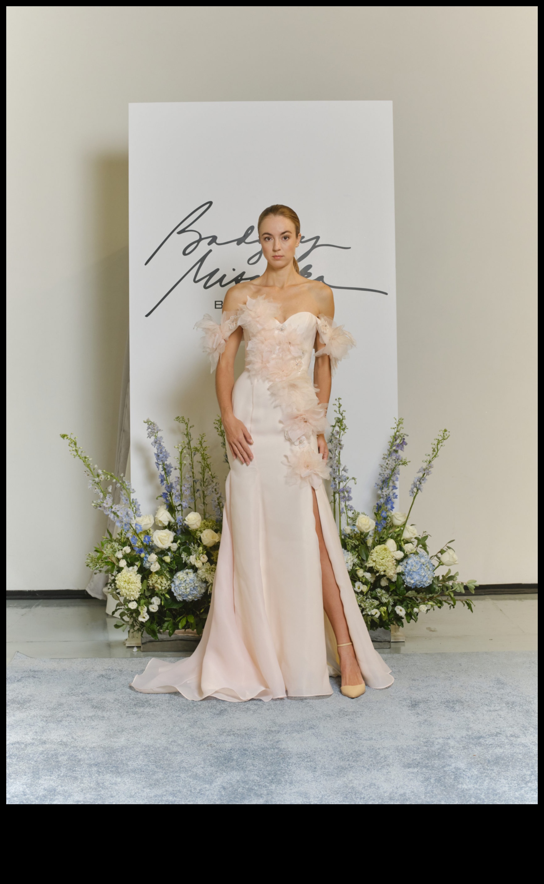 Romantika visos pavedienos Ekstravagants līgavas tērps mūsdienu līgavai 1 Romantika visos pavedienos: Ekstravagants līgavas tērps